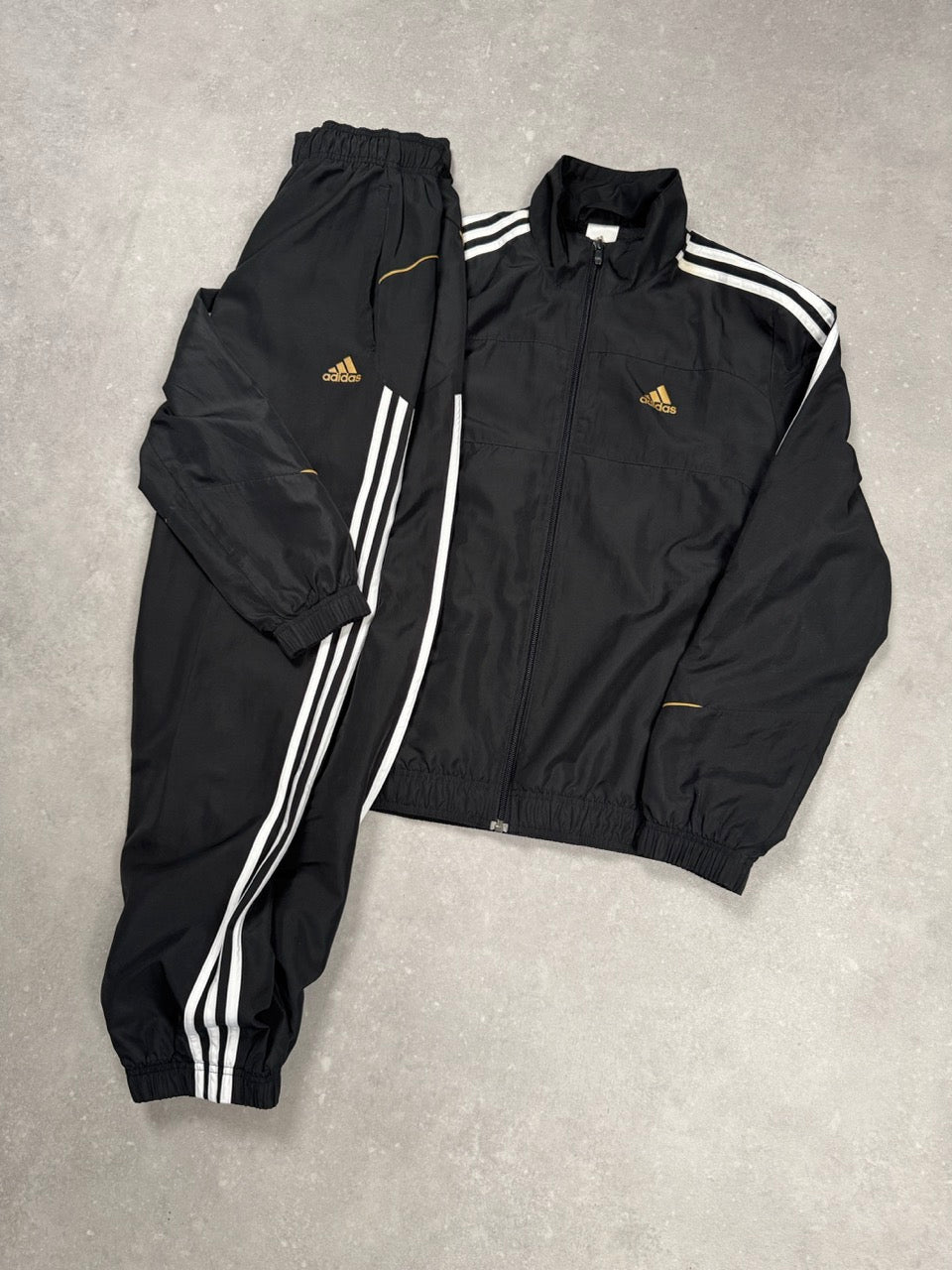 Adidas Baggy Tracksuit (S)