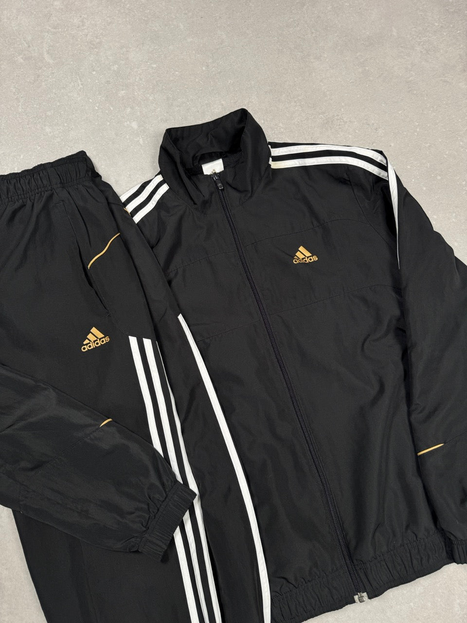 Adidas Baggy Tracksuit (S)